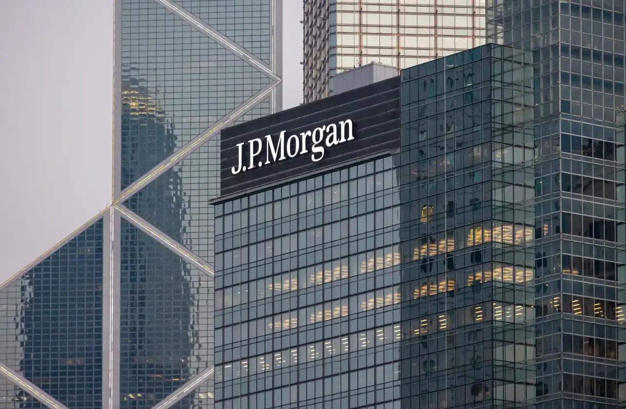 JPMorgan: Ξεπέρασαν τις προβλέψεις τα έσοδα στο γ΄ τρίμηνο, στα $43,32 δισ.