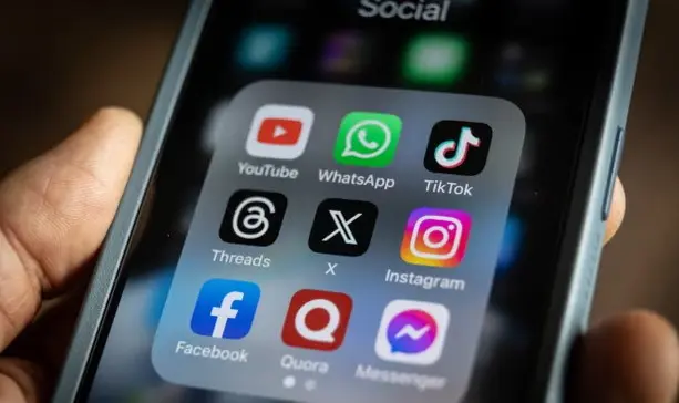 ΗΒ: Πρόστιμα - μαμούθ σε εταιρείες social media που δεν προφυλάσσουν ανήλικους