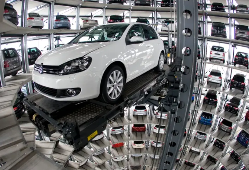 Τραμπ: Θέλει να κάνει αμερικανικές τις γερμανικές αυτοκινητοβιομηχανίες