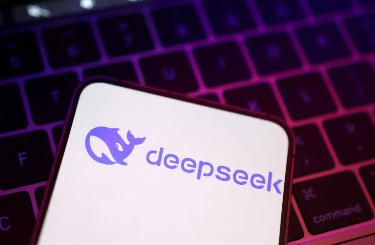 DeepSeek: Ποιος είναι ο νευρικός Κινέζος χρηματιστής πίσω από το θαύμα της AI