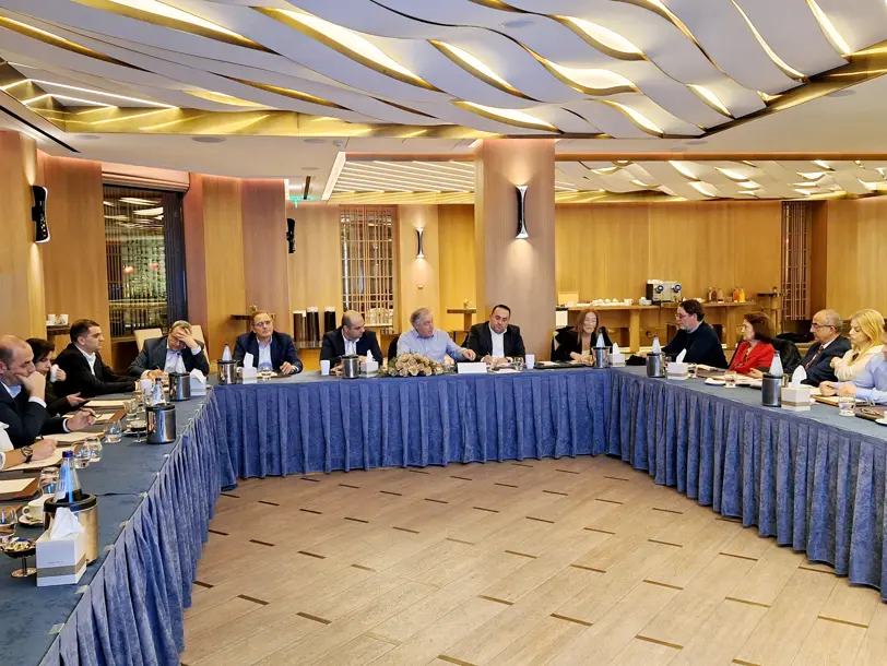 ΣΤΕΚ, Υπ. Εργασίας και Υφ. Τουρισμού εξετάζουν τις γεωπολιτικές εξελίξεις και τις προοπτικές για το 2025