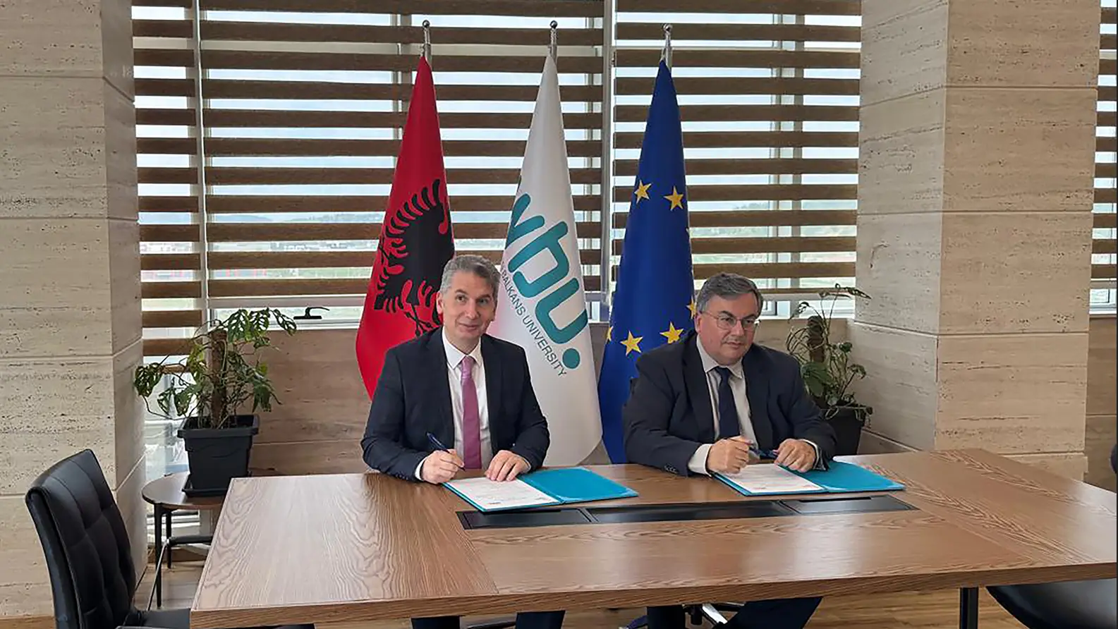 Νεάπολις και Western Balkans University υπέγραψαν πρωτόκολλο συνεργασίας