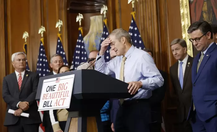 Πώς το νέο νομοσχέδιο του Τραμπ αναστατώνει τις επενδύσεις στην καθαρή ενέργεια