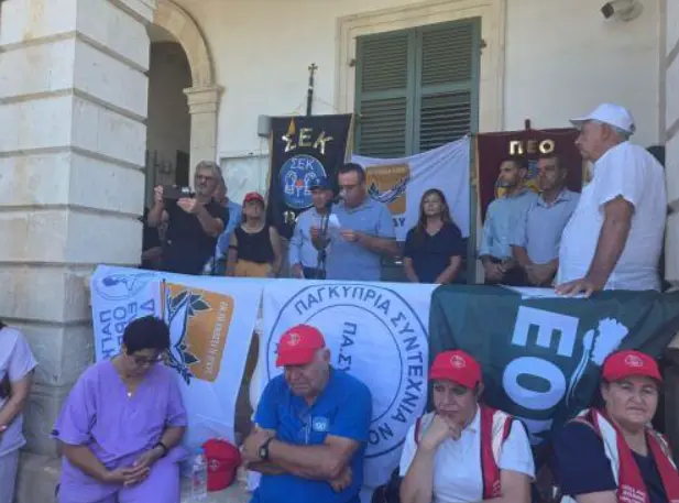 «Κάτω τα χέρια από την ΑΤΑ» φώναξαν οι εργαζόμενοι στην Πάφο - Μαζική κινητοποίηση