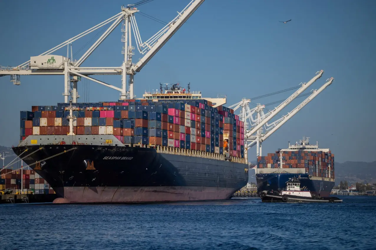 Το 47% των Αμερικανών αντιλαμβάνεται το μεγάλο εμπορικό έλλειμμα της χώρας ως οικονομική έκτακτη ανάγκη