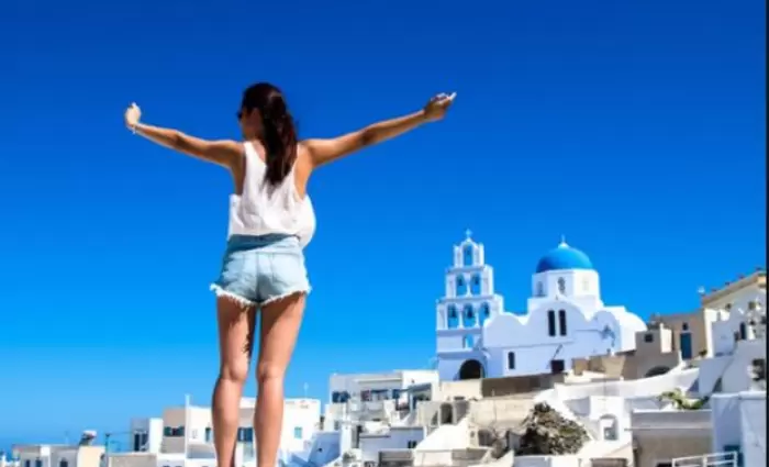 Σκέφτεσαι να ταξιδέψεις Ελλάδα το καλοκαίρι; PCR, εμβόλιο ή... καραντίνα