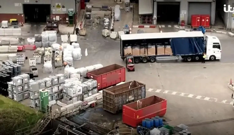 Απίστευτο το που καταλήγουν εκατομμύρια αζήτητα προϊόντα της Amazon (ΒΙΝΤΕΟ)