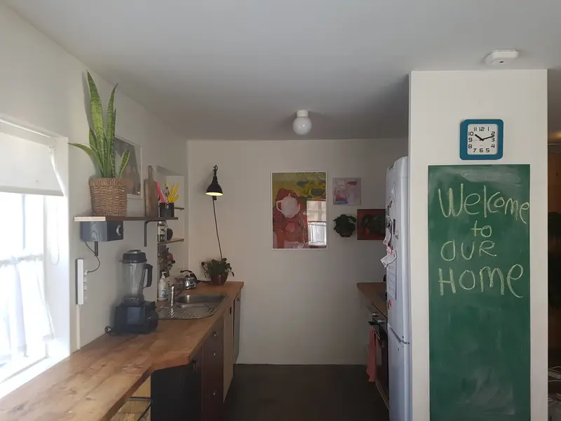 Κρούουν τον κώδωνα του κινδύνου για τα Airbnb