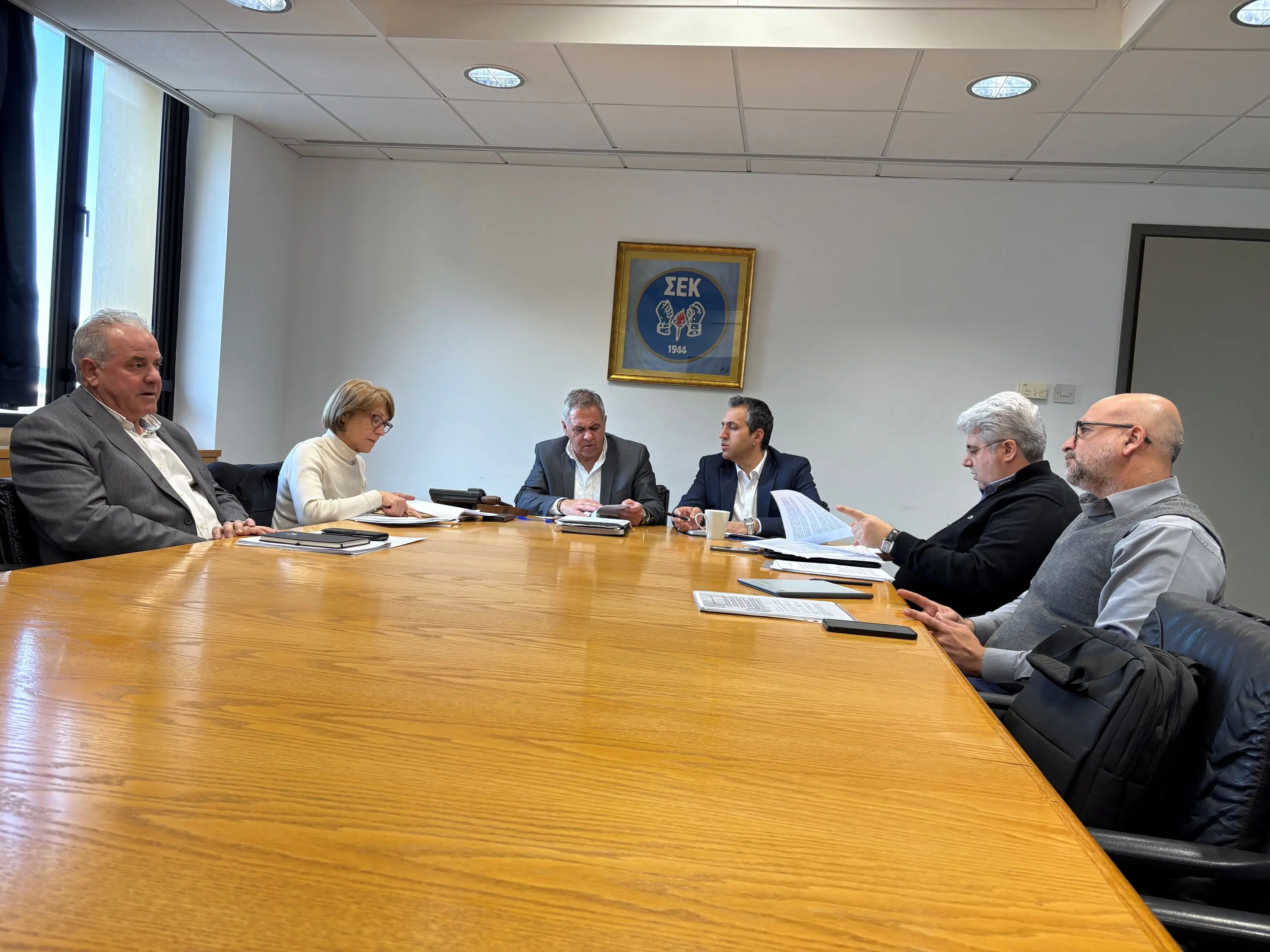 Οι συντεχνίες ζητούν την παρέμβαση του ΠτΔ για το πλαίσιο εργοδότησης αλλοδαπών εργαζομένων