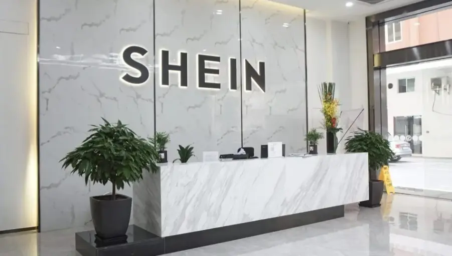 Shein: Πτώση 8% στις πωλήσεις στις ΗΠΑ μετά την κατάργηση του δασμολογικού προνομίου του Τραμπ