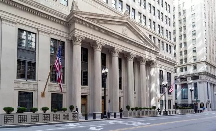 Επιπλέον κεφάλαια στις τράπεζες ζητά ο Μπάιντεν