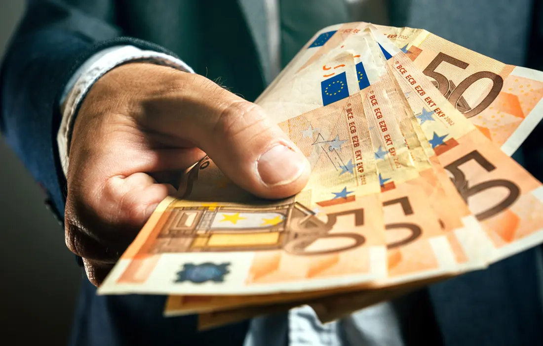 Ζυμώσεις για θέσπιση εθνικού κατώτατου μισθού