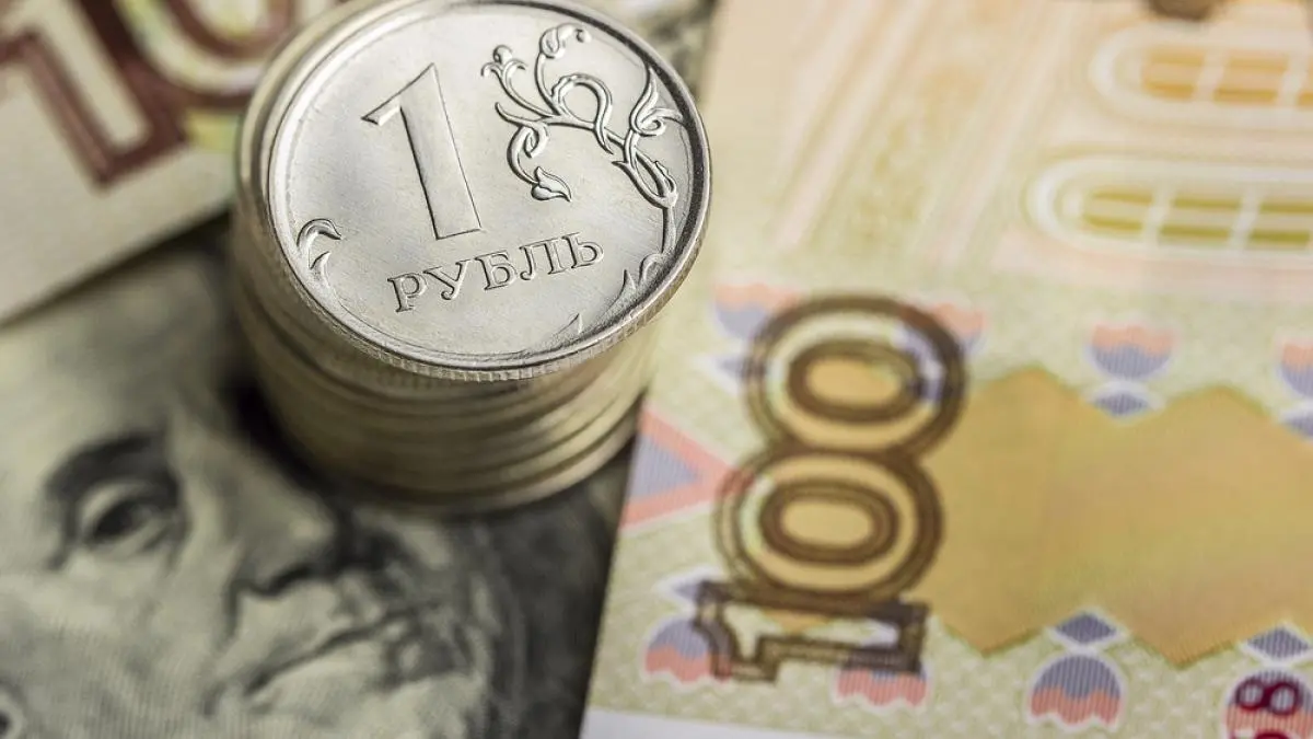 Το ρούβλι σε υψηλό 4 ετών έναντι δολαρίου