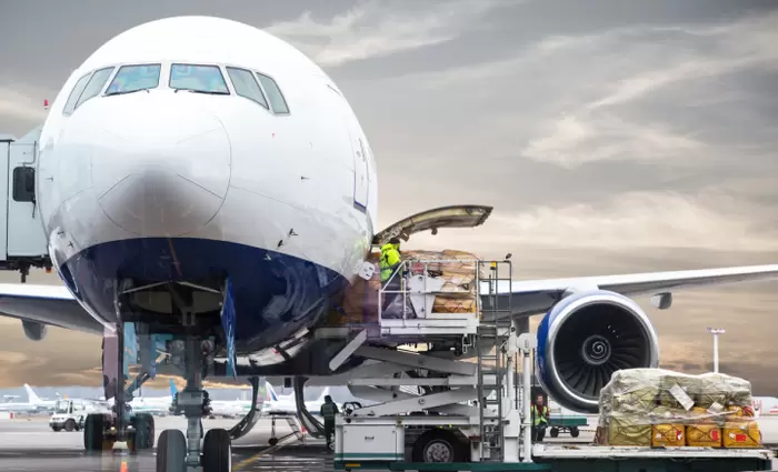 Οι αεροπορικές στρέφονται στα cargo για να μειώσουν τις ζημιές