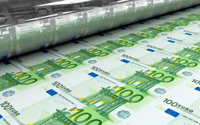 Το ευρώ στους κερδισμένους από την ταραχή στις αγορές – Για πόσο ακόμη;