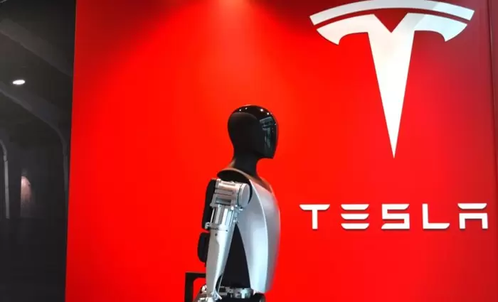 Musk: Το 2025 η Tesla θα χρησιμοποιεί ανθρωποειδή ρομπότ