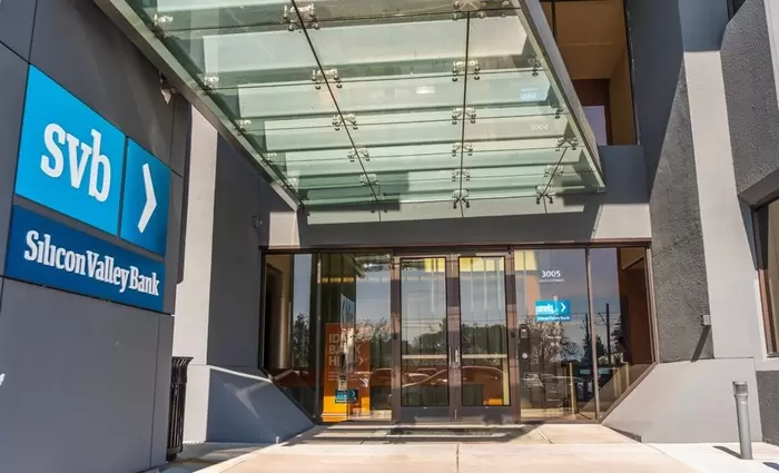 Η First Citizens αποκτά τις καταθέσεις και τα δάνεια της Silicon Valley