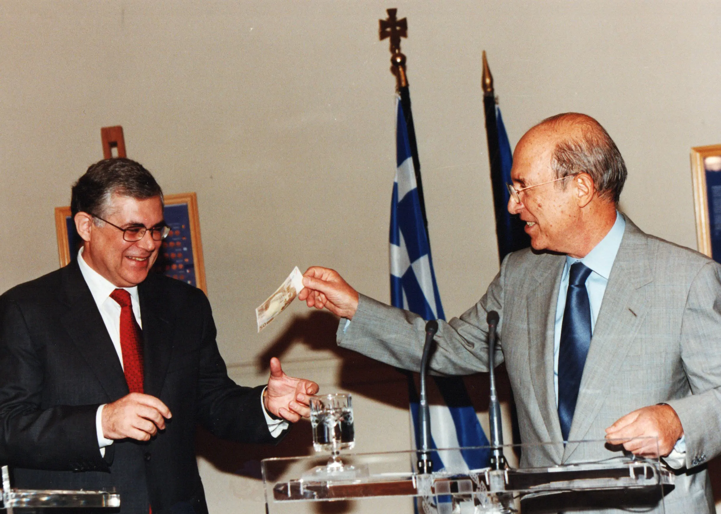 Η ιστορική ομιλία του Κώστα Σημίτη για το ευρώ