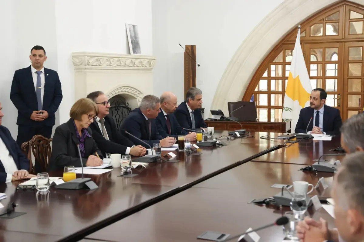 Συνάντηση με τον ΠτΔ θα επιδιώξουν οι συντεχνίες