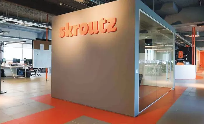 Καταγγελία 10 επιχειρήσεων κατά της Skroutz για δεσπόζουσα θέση