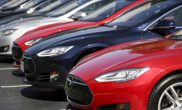 Η Tesla ανακαλεί 40.000 οχήματα λόγω τεχνικών προβλημάτων