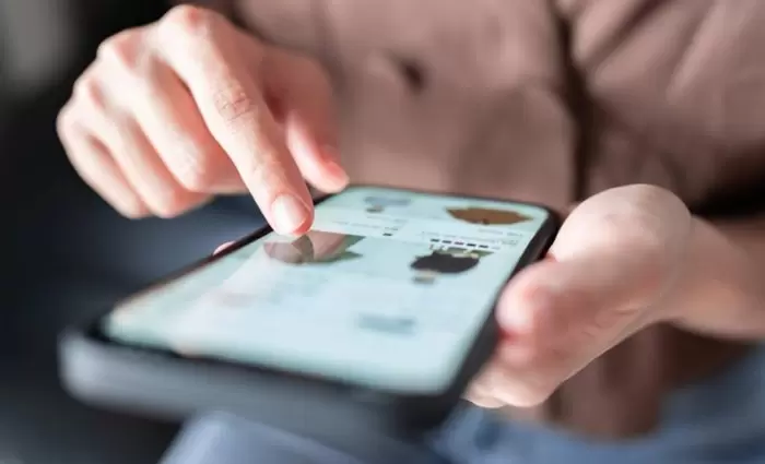 Smartphones: Πλήγμα στις πωλήσεις από τον «ανεμοστρόβιλο αβεβαιότητας» των δασμών