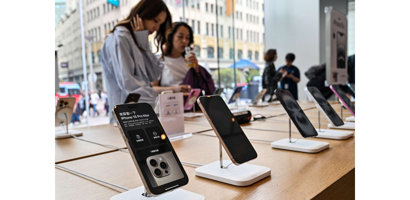 Κινητά τηλέφωνα: Πώς οι δασμοί Τραμπ πλήττουν Apple και Samsung