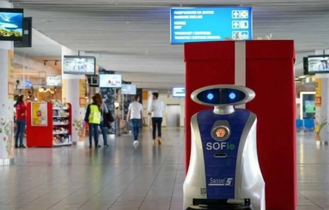 Ρομποτικός βοηθός βάζει ένα χεράκι στην καθαριότητα αεροδρομίου