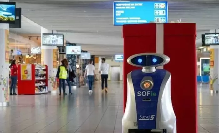 Ρομποτικός βοηθός βάζει ένα χεράκι στην καθαριότητα αεροδρομίου