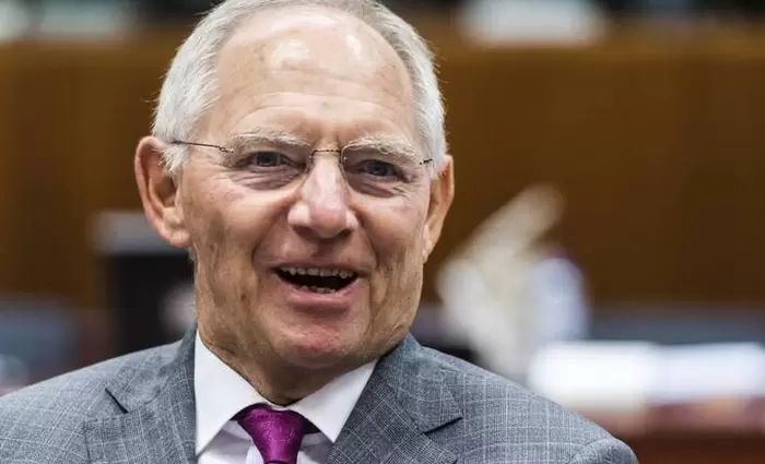 Σόιμπλε: Η Ελλάδα έπρεπε να φύγει από το ευρώ – Σήμερα δεν αποτελεί πια πρόβλημα