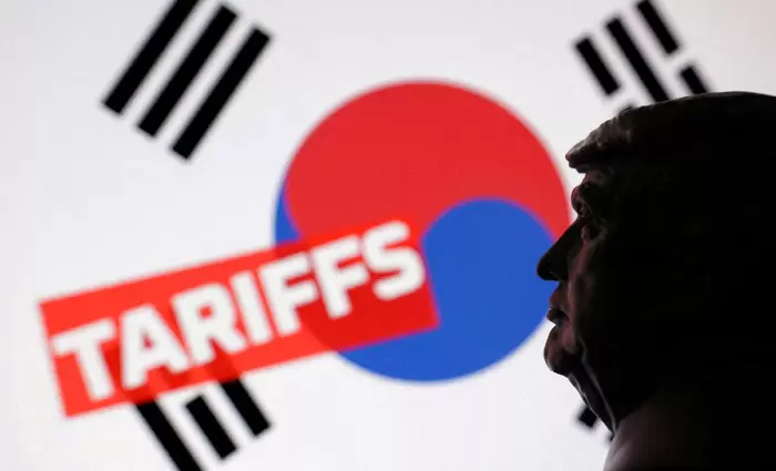 Εμπορικός πόλεμος: Ο Τραμπ αυξάνει στο 25% τους δασμούς στα προϊόντα της Νότιας Κορέας