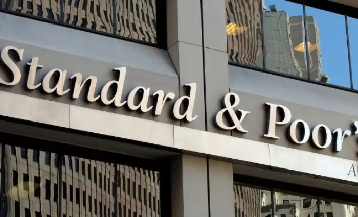 Ο οίκος S&P αναβάθμισε το αξιόχρεο της Ελλάδας σε Β+