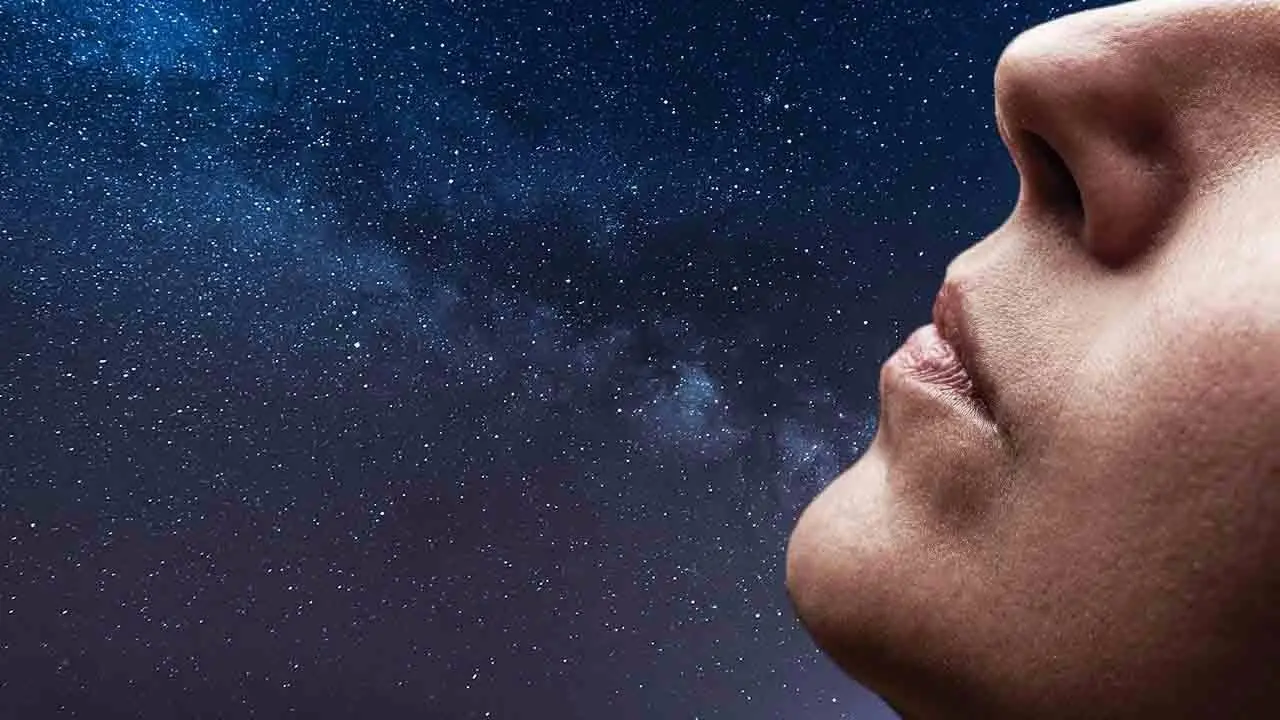 Το διάστημα μυρίζει ρούμι, μπριζόλα και μπαρούτι (vid)