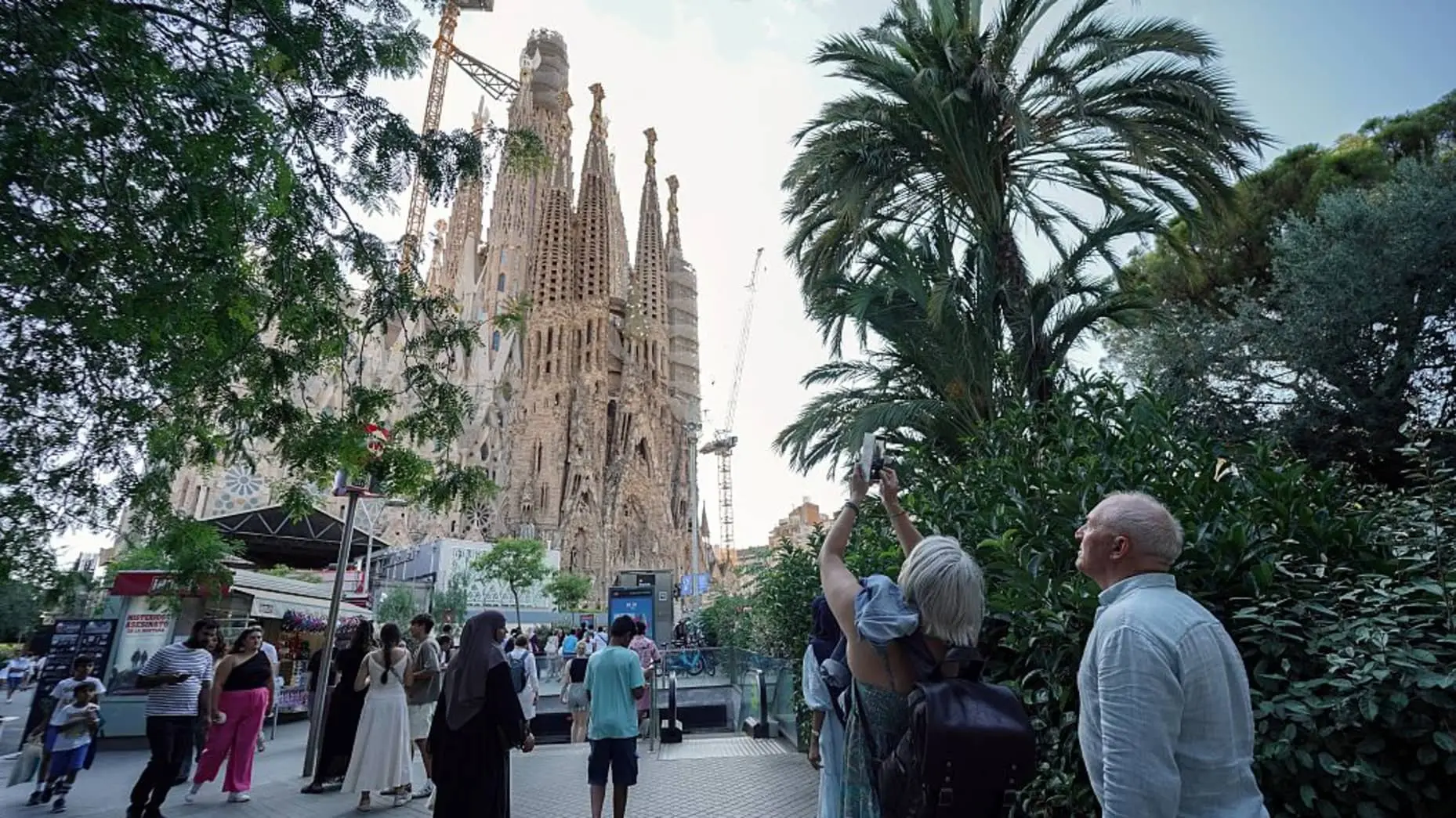 Πώς η Ισπανία της συνεχίζει να αναπτύσσεται – Τι την καθιστά πρωταθλήτρια της Ευρωζώνης