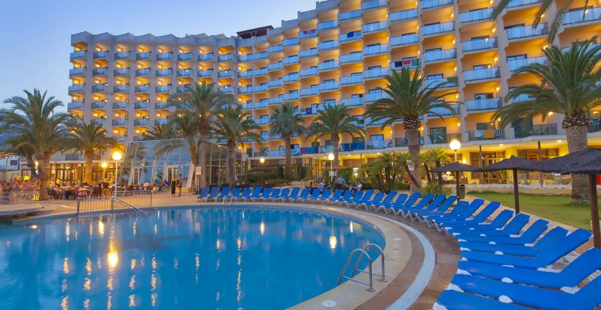 Η Ισπανία βάζει λουκέτο σε όλα τα ξενοδοχεία