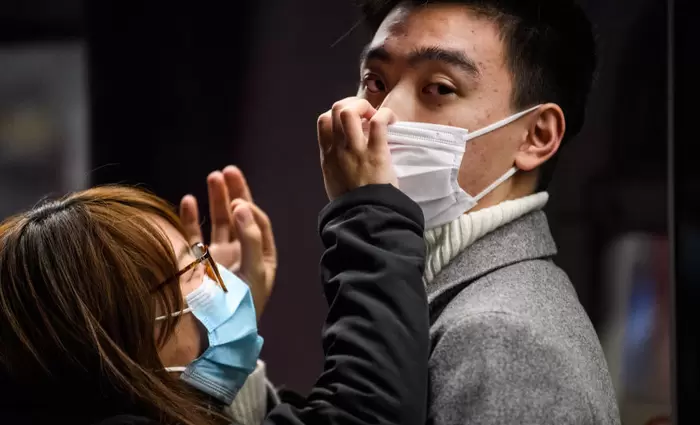 Εργοστάσιο για χειρουργικές μάσκες σε χρόνο ρεκόρ ετοιμάζουν οι Κινέζοι