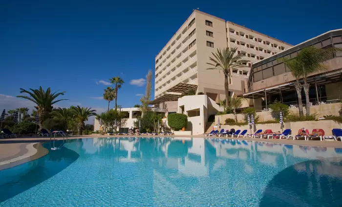 St. Raphael Resort: Ζητεί προμηθευτές