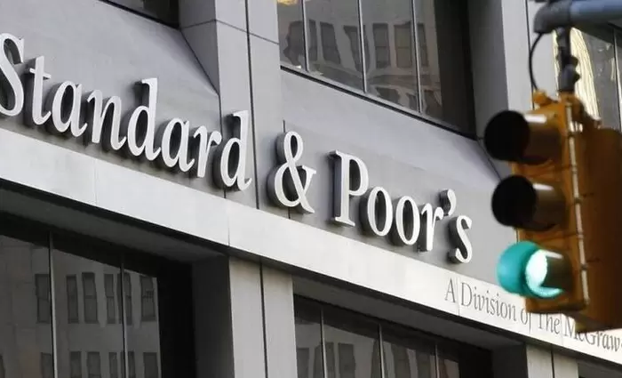 Ο οίκος S&P αναβάθμισε στην επενδυτική βαθμίδα την ελληνική οικονομία