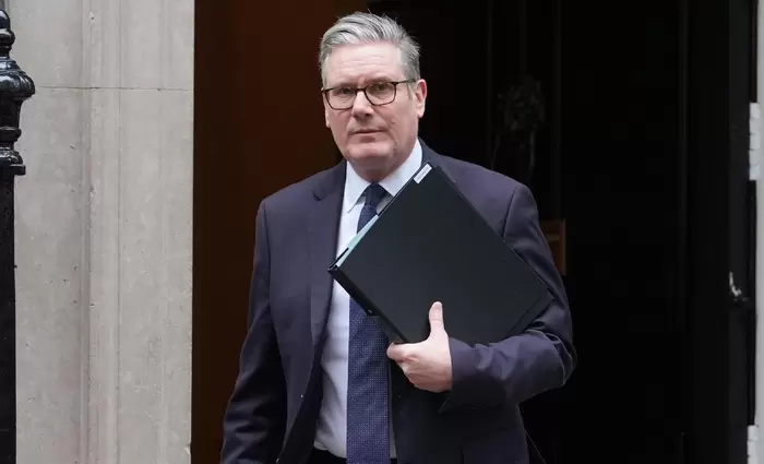 Σε πολιτική κρίση ο Στάρμερ: Η υπόθεση Μάντελσον ταράζει Εργατικούς και αγορές