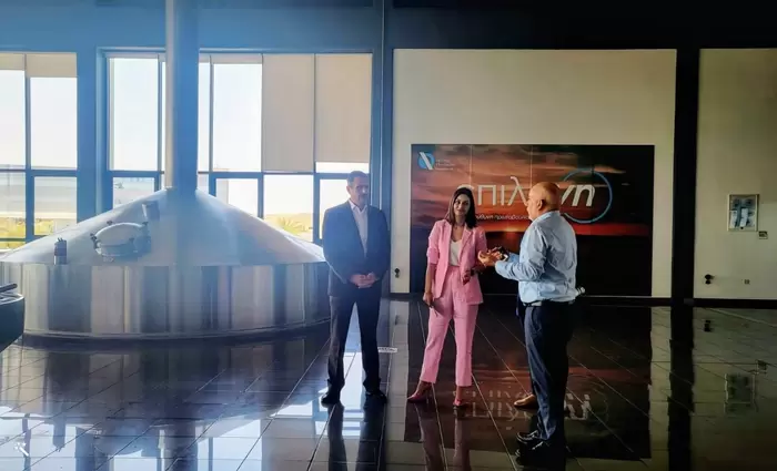 Επίσκεψη Επιτρόπου Περιβάλλοντος στο ζυθοποιείο της Photos Photiades Breweries