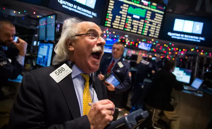 Brexit: Αναβρασμός στις αγορές λόγω παραιτήσεων υπουργών