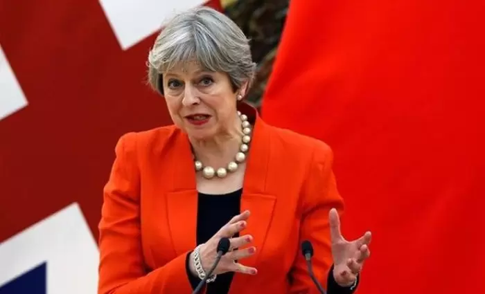 Αποκαλύφθηκε κατά λάθος σε ένα μπάρ η στρατηγική Μέι για Brexit 