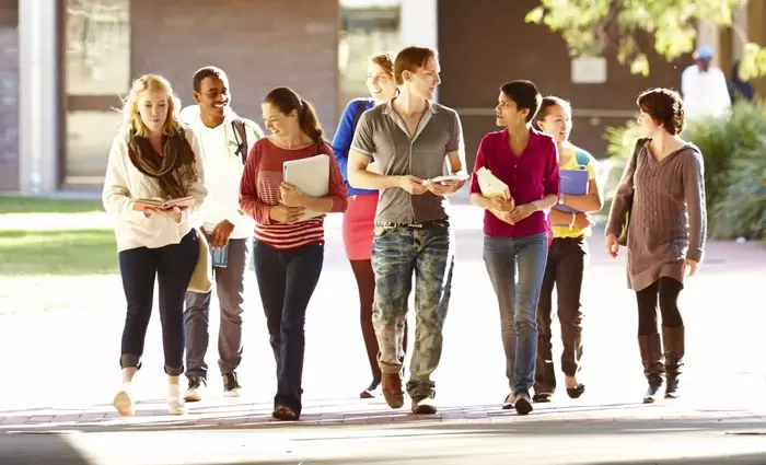 Επίδομα €700 σε φοιτητές για στέγαση και αεροπορικά