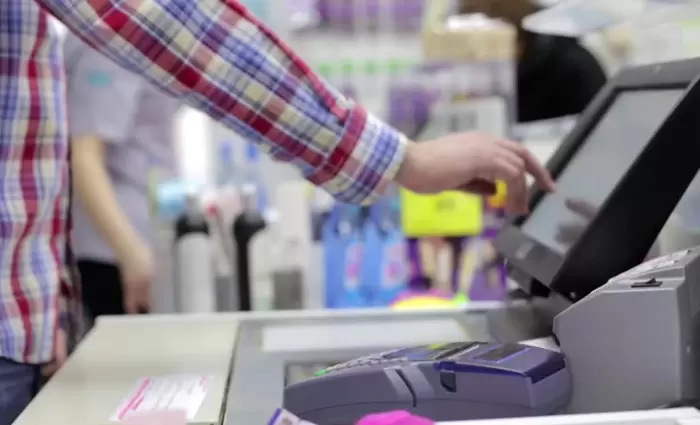 Εκτοξεύτηκαν οι πωλήσεις των σούπερ μάρκετ στην Ελλάδα