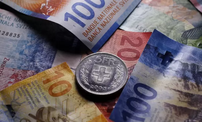 Οι επενδυτές στρέφονται από το γιεν στο ελβετικό φράγκο ως ασφαλές επενδυτικό καταφύγιο