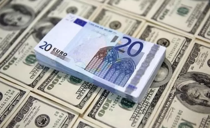 Το ευρώ υποχωρεί 0,04%, στα 1,1197 δολάρια