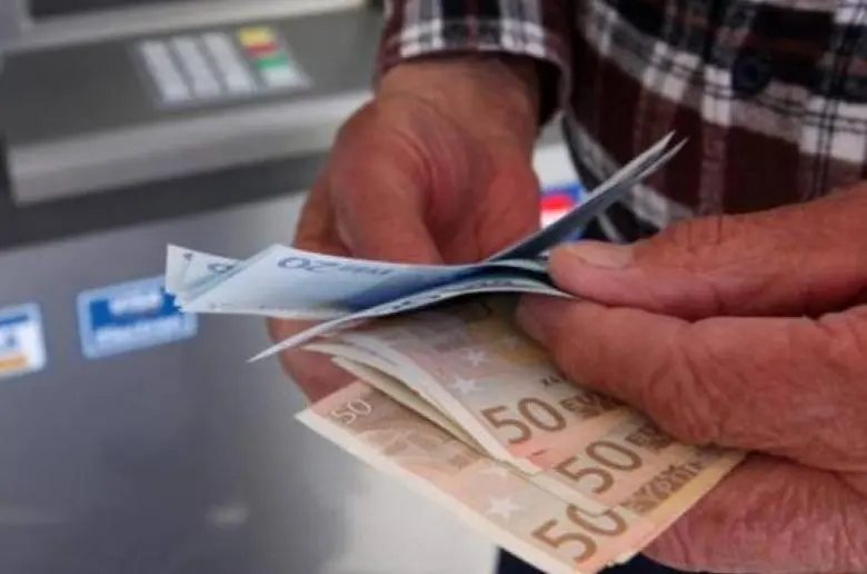 Πέναλτι 12%: Στο μικροσκόπιο των συντεχνιών η νέα πρόταση - Ποιοι κερδίζουν, ποιοι χάνουν;