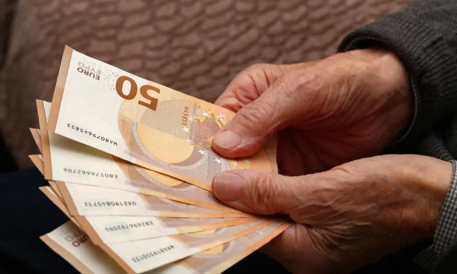 Καταβολή συντάξεων και επιδομάτων πριν από Χριστούγεννα