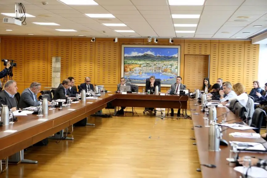 Συνεχίζουν από βδομάδας για πολλαπλές συντάξεις – Δεν ξεκαθάρισε τι θα πάει Ολομέλεια