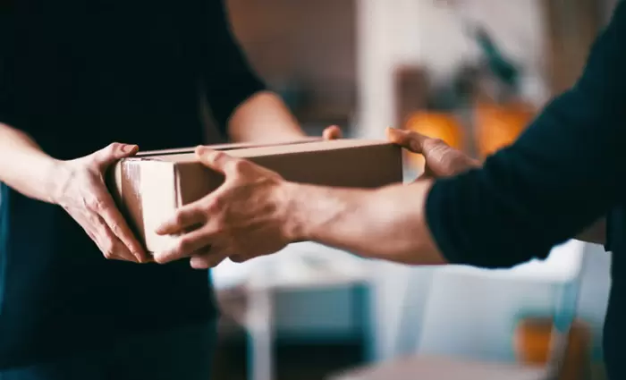 Θύματα του κορωνοϊού τα ταχυδρομεία παγκοσμίως